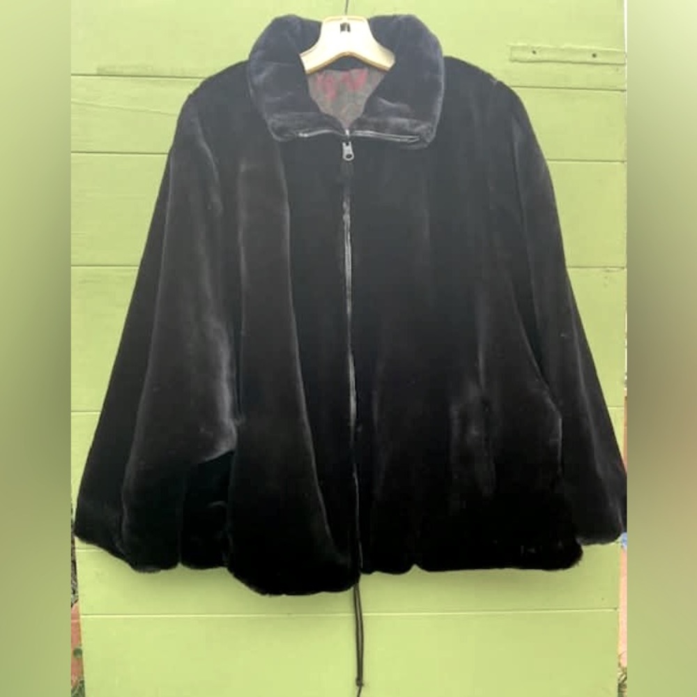 Women's Faux Fur Sherpa Winter Jacket Lined Satin Black Full Zipper Vintage